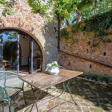 Il Nido Dell'oca - Loft Giardino بيت للعطل